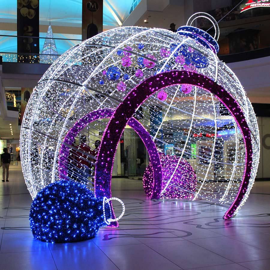 Mall Walk-through lit ornament